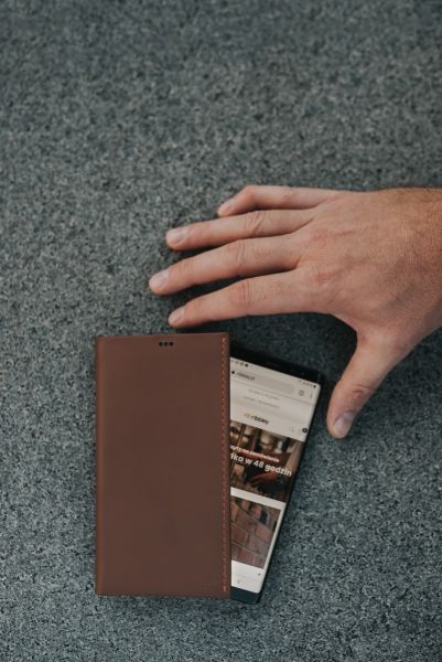 Etui-Portemonnaie für ein Smartphone
